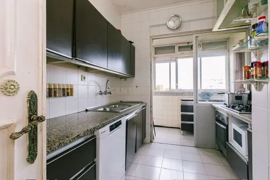 Apartamento T5 com Vista Deslumbrante sobre o Tejo – Olivais - Image 22