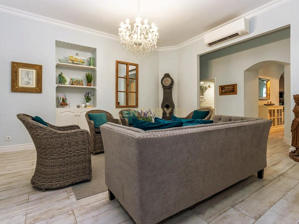 Casa Renovada com Vista para a Cidade em Ponta Delgada - Image 7