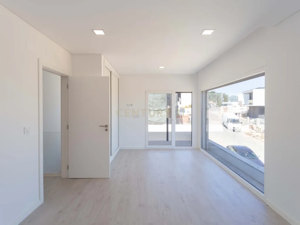 Oportunidade: Moradia T5 com jardim e piscina, na Sobreda, Almada. Em Venda! - Image 13