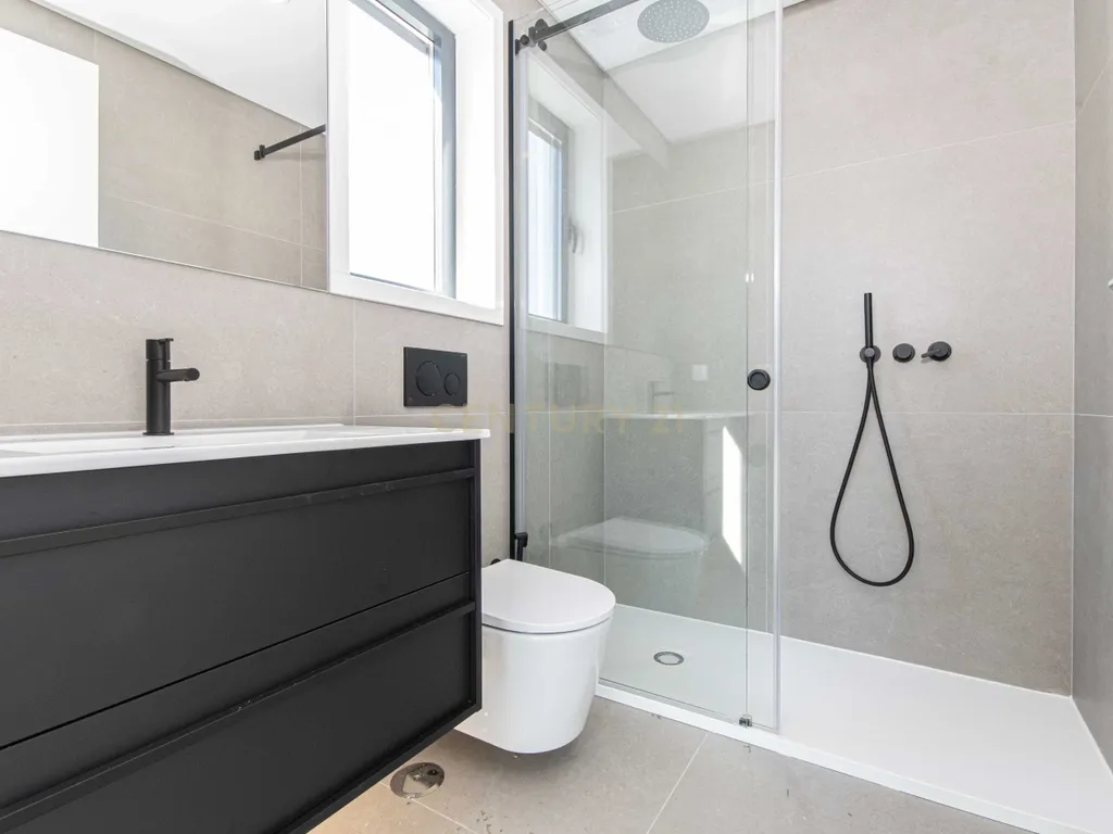 Moradia T4 Premium independente com Piscina (Nova Construção) / Barcarena - Image 25