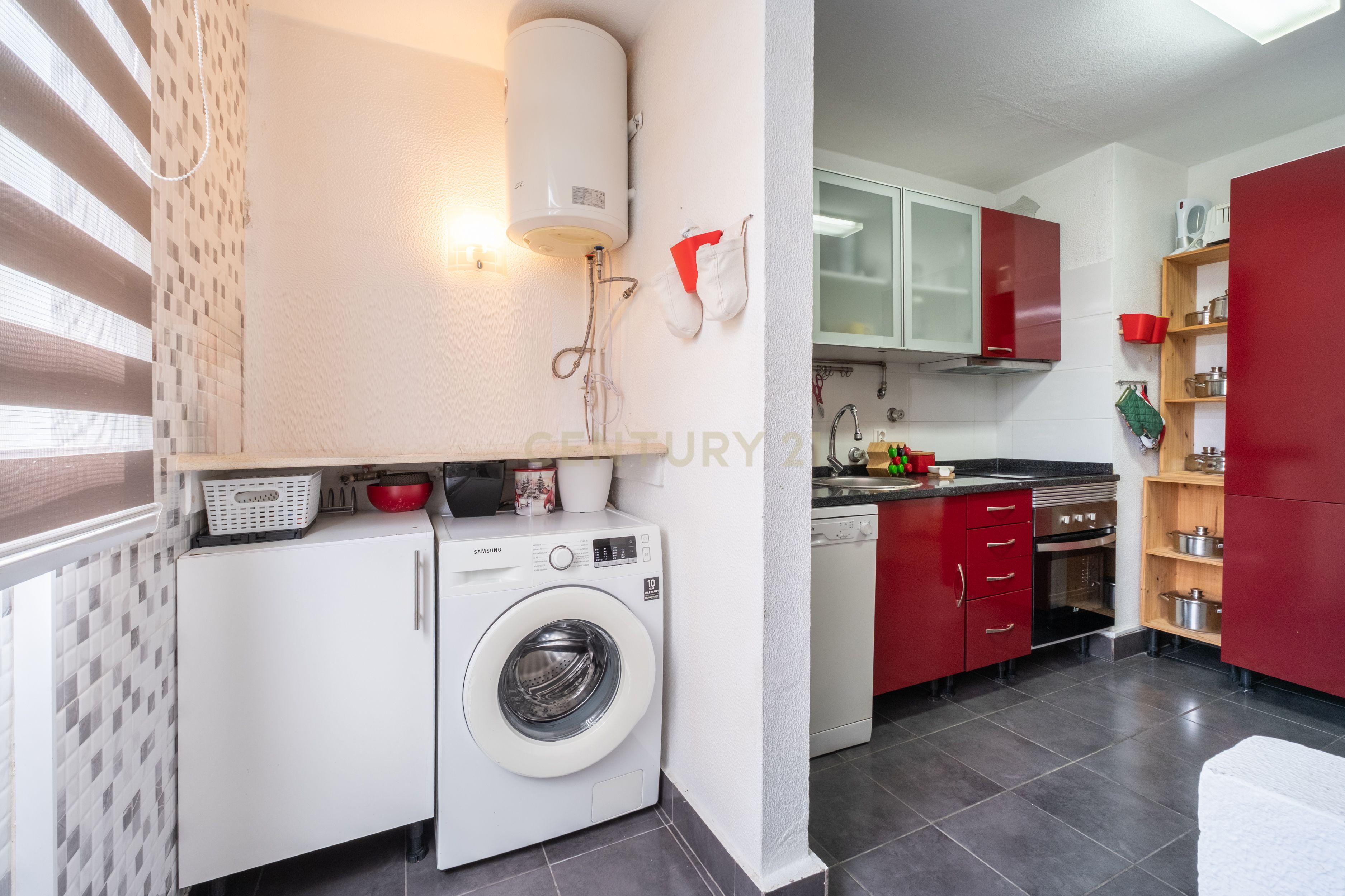 Fotografia 11 de Apartamento T2 na Rua da Venezuela, Nazaré - São Martinho