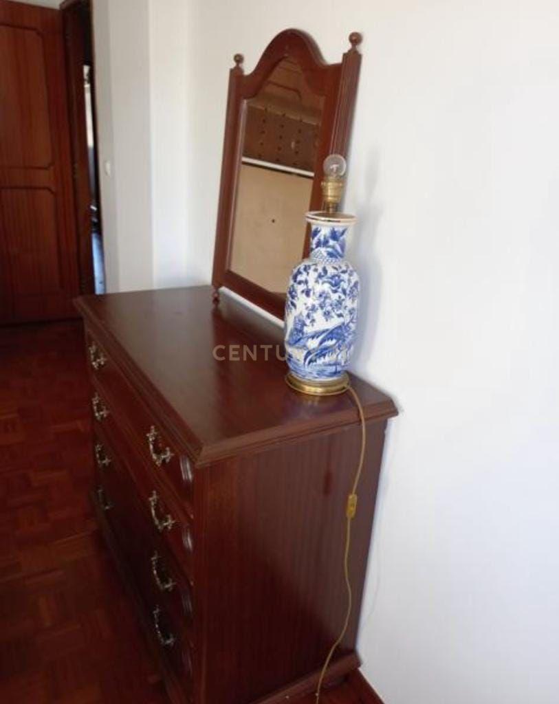 Fotografia 11 de Moradia Bifamiliar com garagens box no Centro de Loures