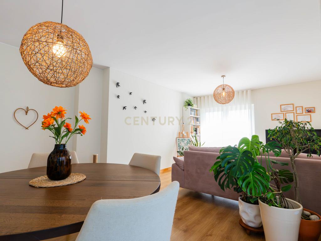 T2 com 115m² na Quinta de São Macário | Varandas | Elevador | Arrecadação | Vista de mar subtil - Image 7