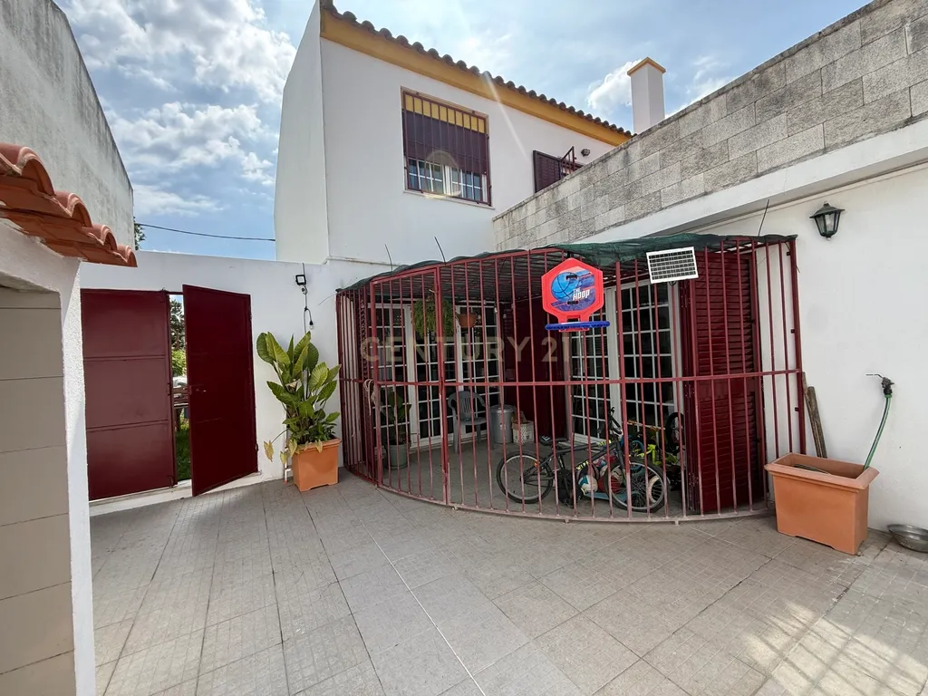 Moradia T4 em Vendas de Azeitão com jardim - Oportunidade - Image 22