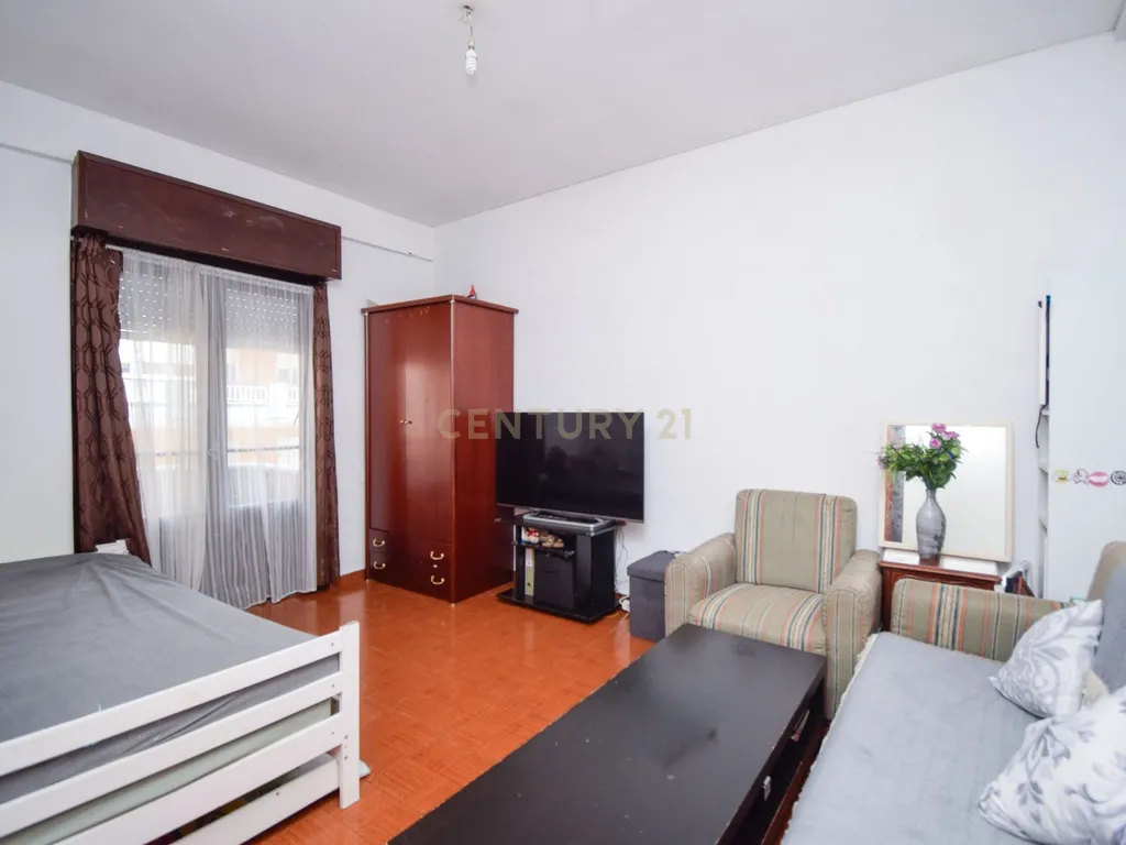 Apartamento T2 em zona central, inserido em prédio com 2 elevadores - Image 13