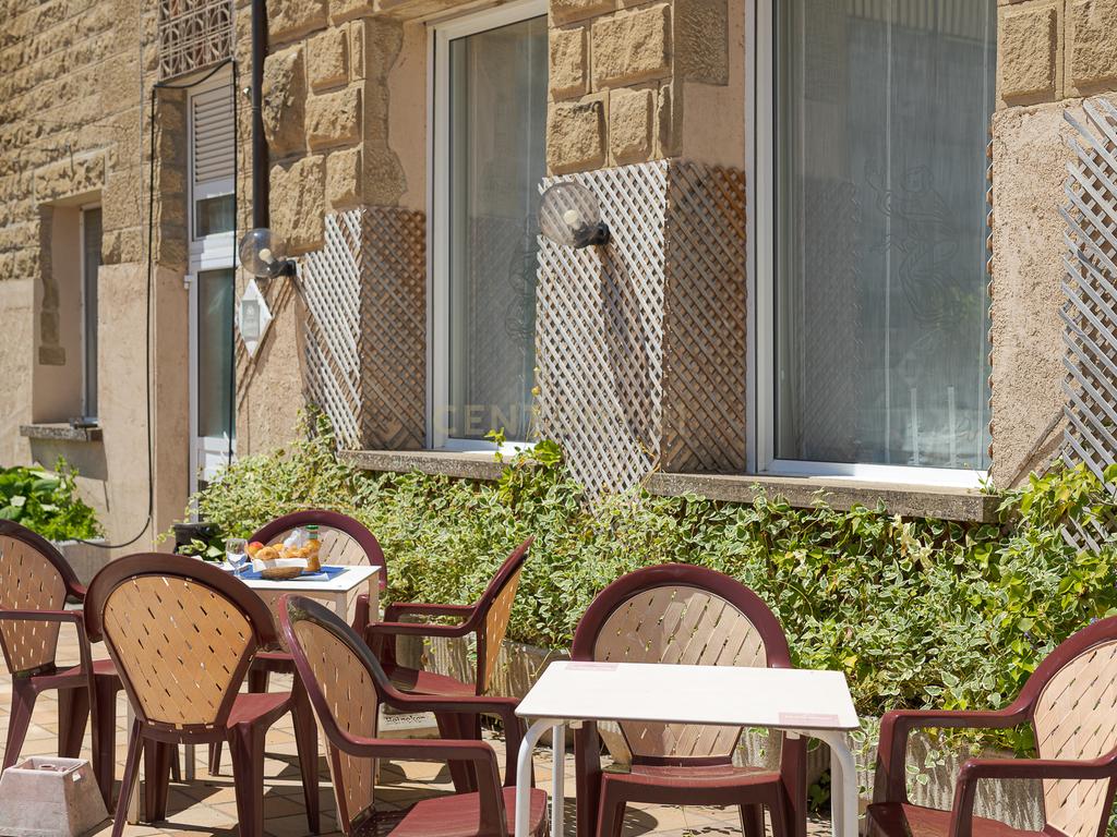 Hotel Moderno em Aragón com 25 Quartos e Vista Panorâmica - Image 32