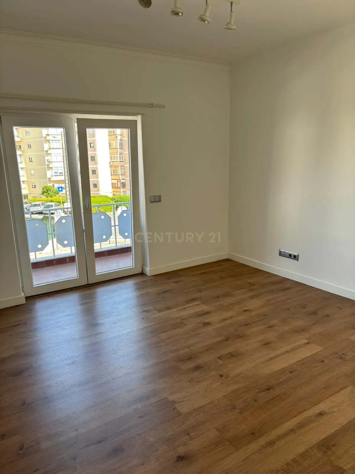 Elegante T3 Duplex para Arrendamento no Estoril – další