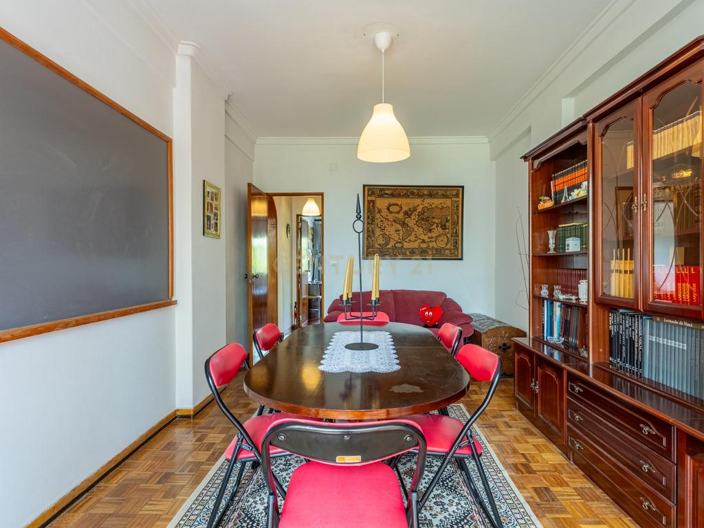 Apartamento T2 na Urbanização Codivel - Odivelas - Image 21