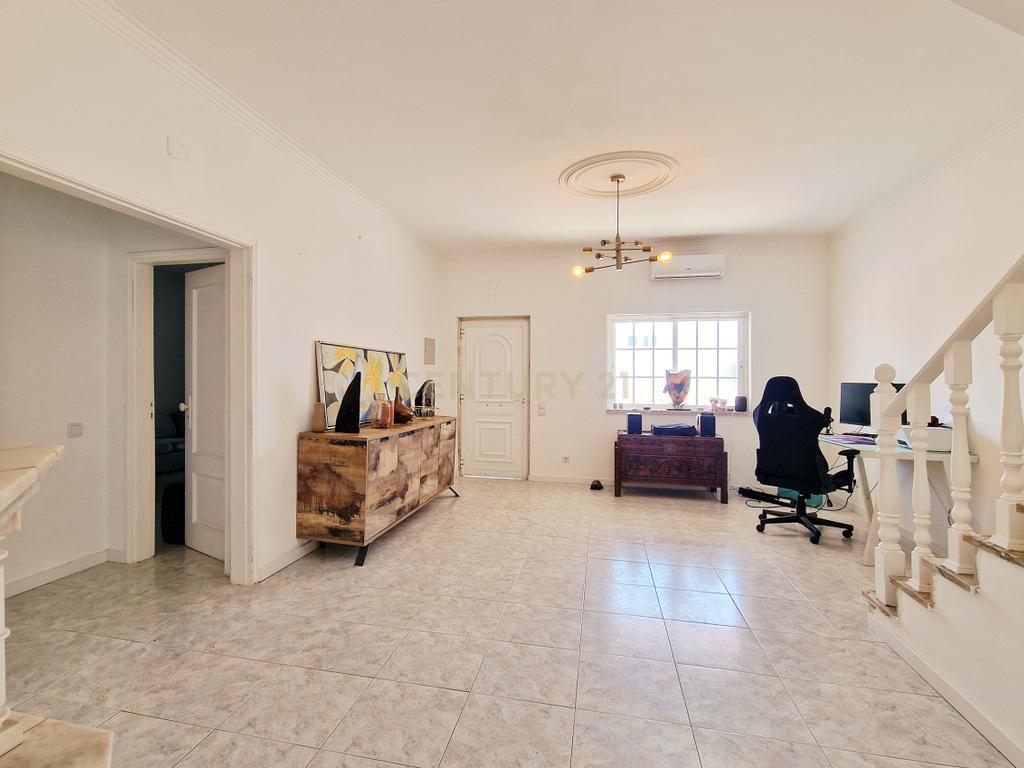 Moradia isolada de 6 assoalhadas com garagem - Zona tranquila - Image 8