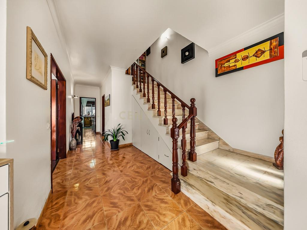 Moradia Geminada T3 com excelentes áreas, terreno e localização privilegiada em Fernão Ferro - Image 16