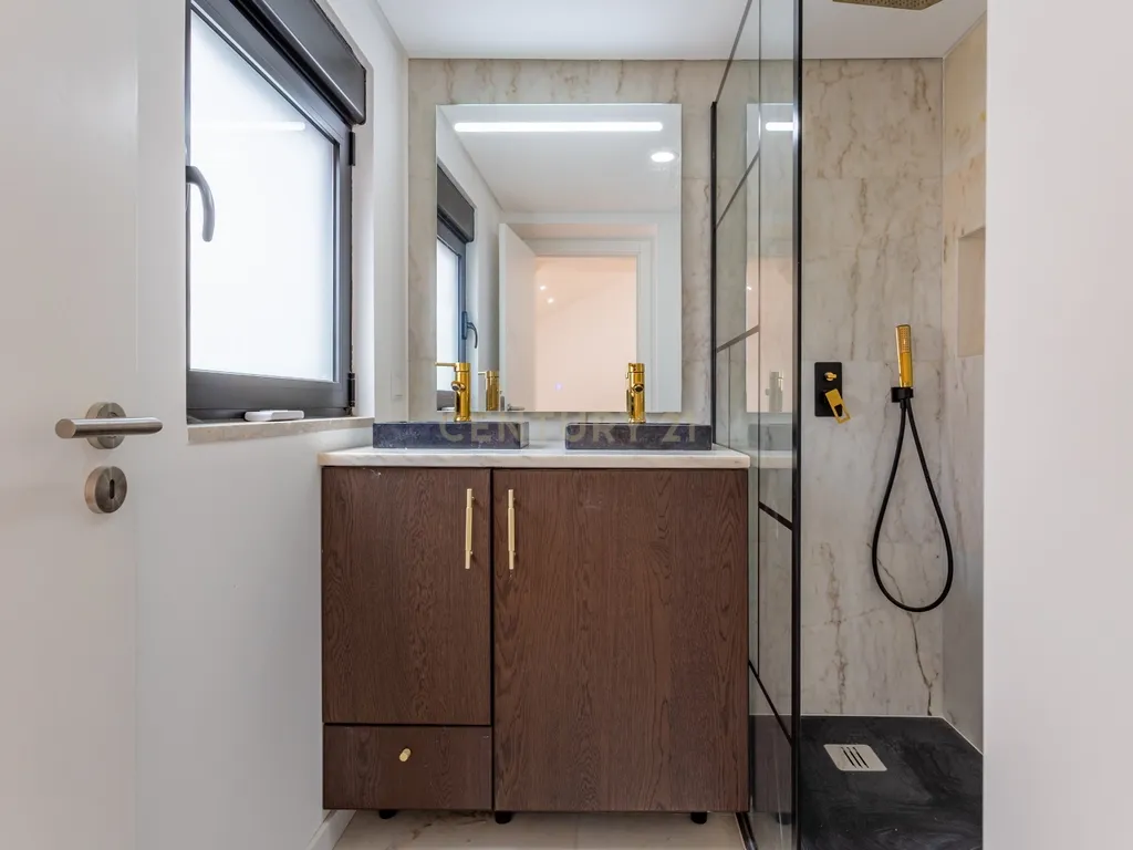 Moradia totalmente renovada no coração de Lisboa, com 4 suites - Image 25