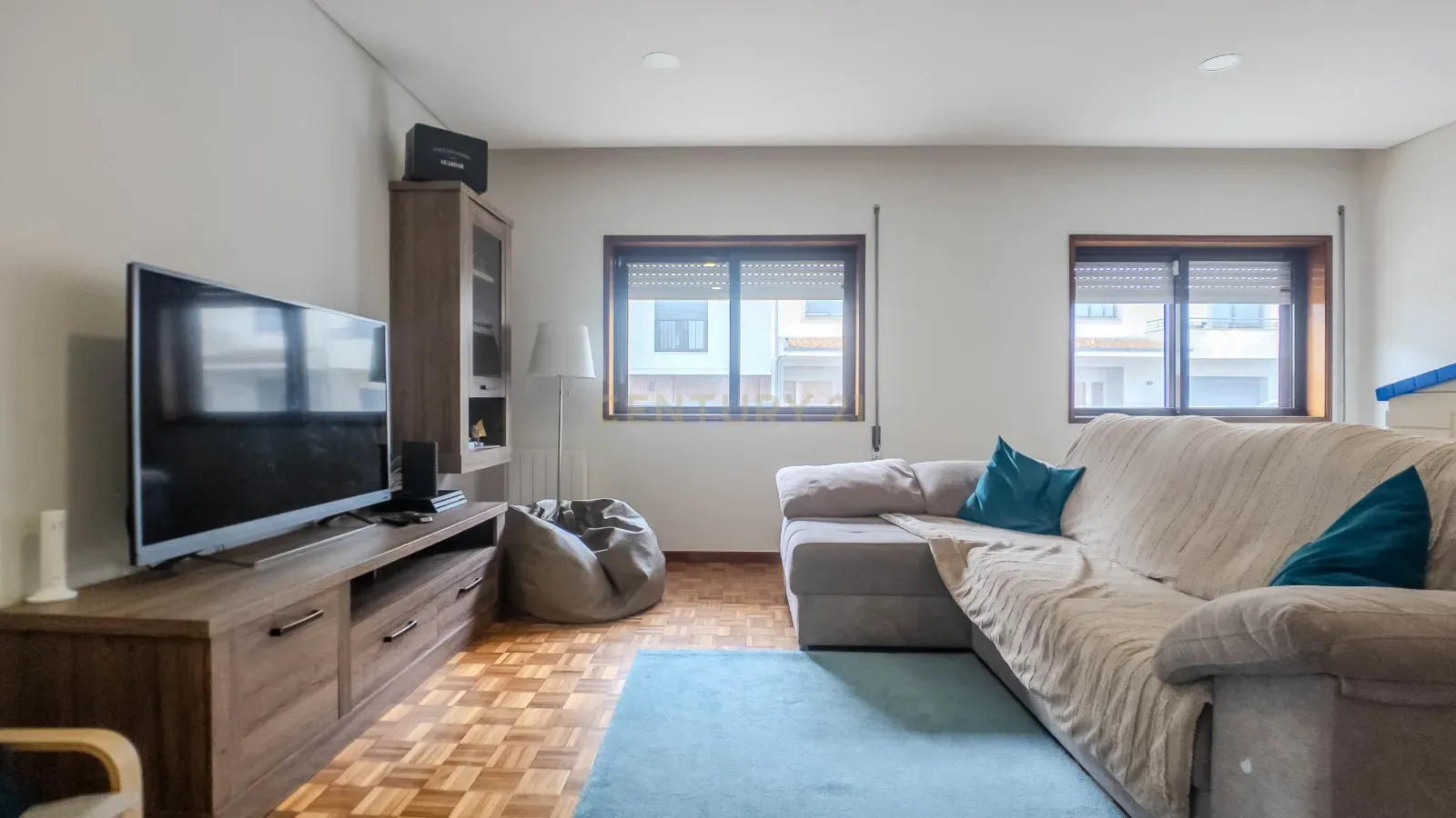 Apartamento T3 em Gondomar com luz natural e boa localização - Image 5