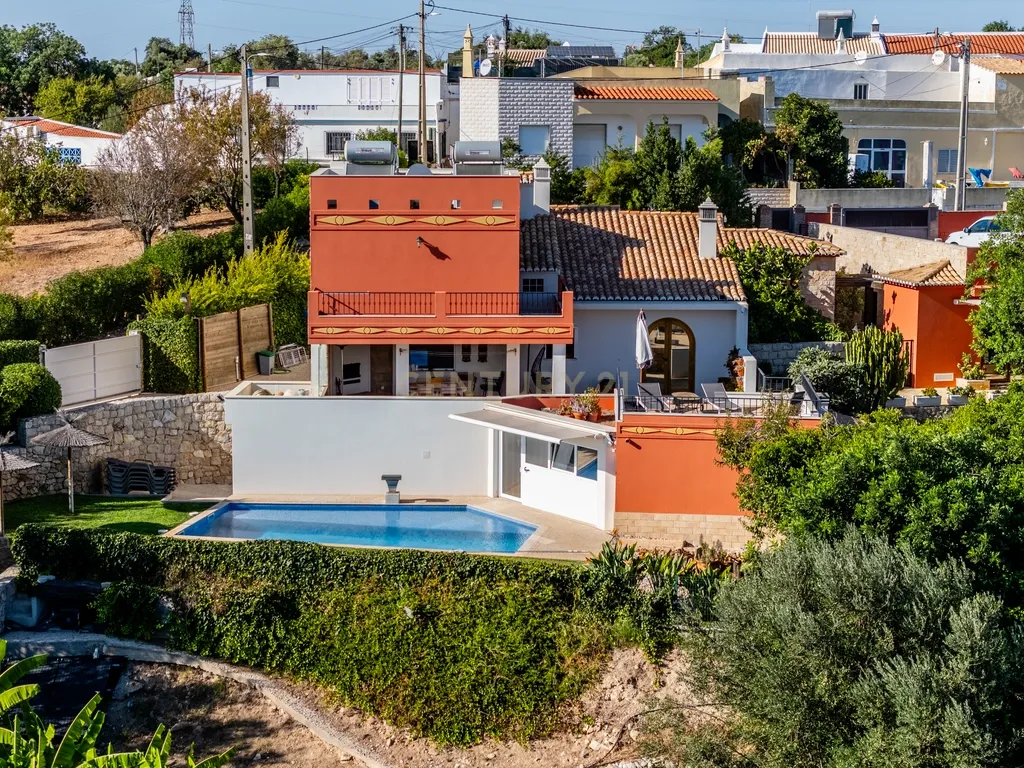 Propriedade com três habitações, piscina aquecida e sauna, num terreno de 10.000 m² - Image 147