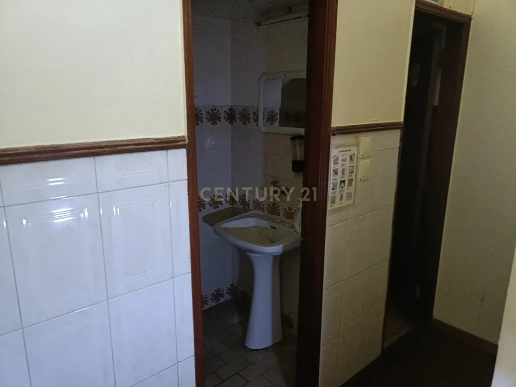 Espaço Comercial na Rua Passos Manuel, Alhandra - Image 19