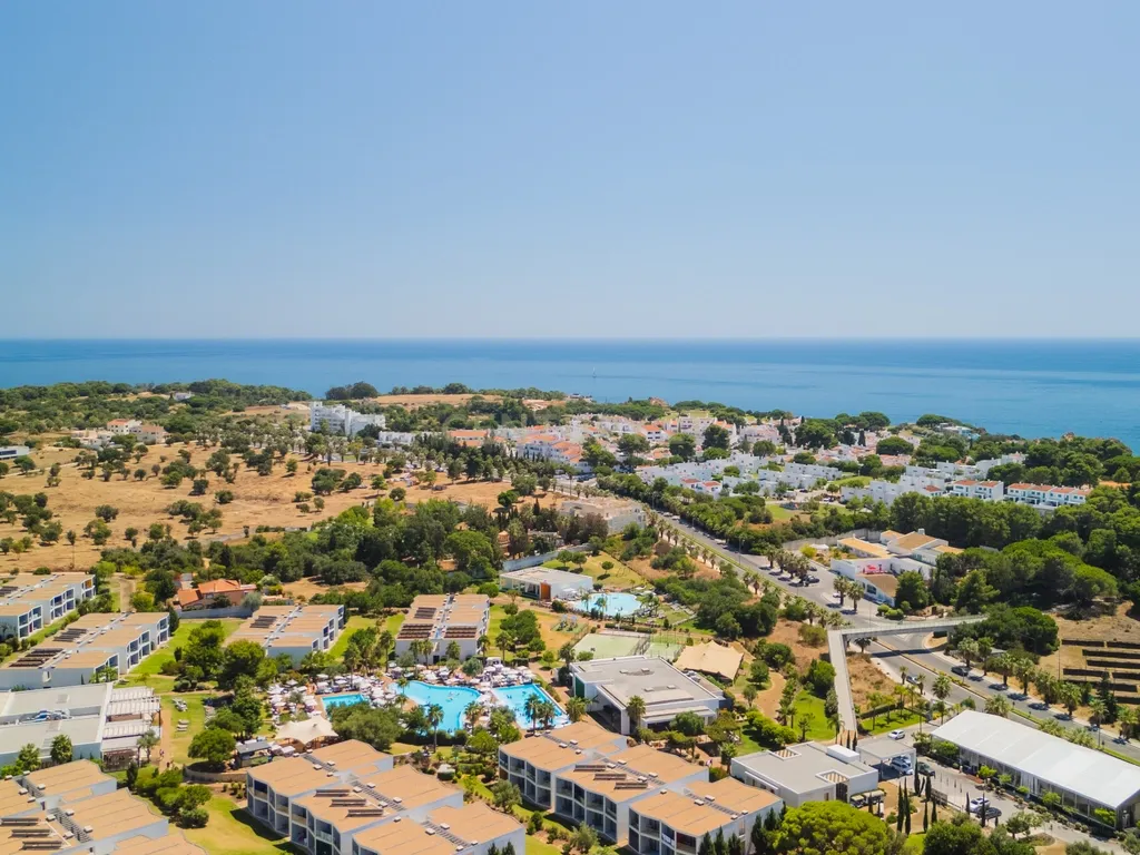 Apartamento renovado com Piscina, Garagem, com varandas, perto da praia em Alvor - Image 29