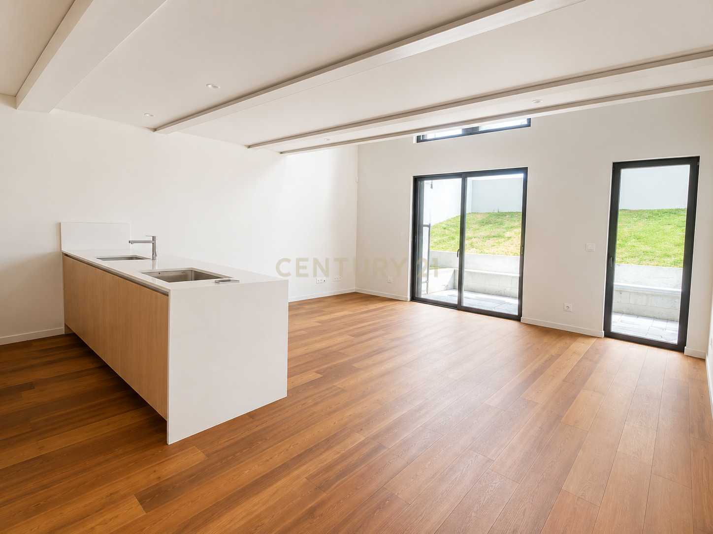 Fotografia 6 de T1+1 Duplex com Pátio e Jardim | FONTEDAMOURA80 | Aldoar