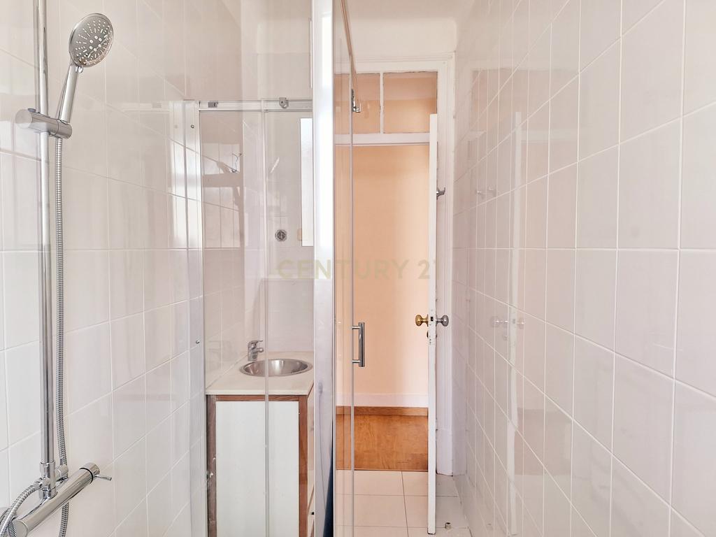 Apartamento T3+2 para Arrendamento em Campolide - Image 24