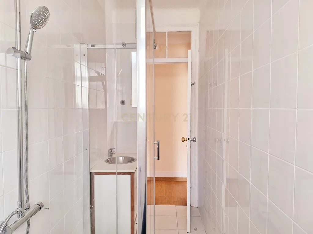 Apartamento T3+2 para Arrendamento em Campolide - Image 24