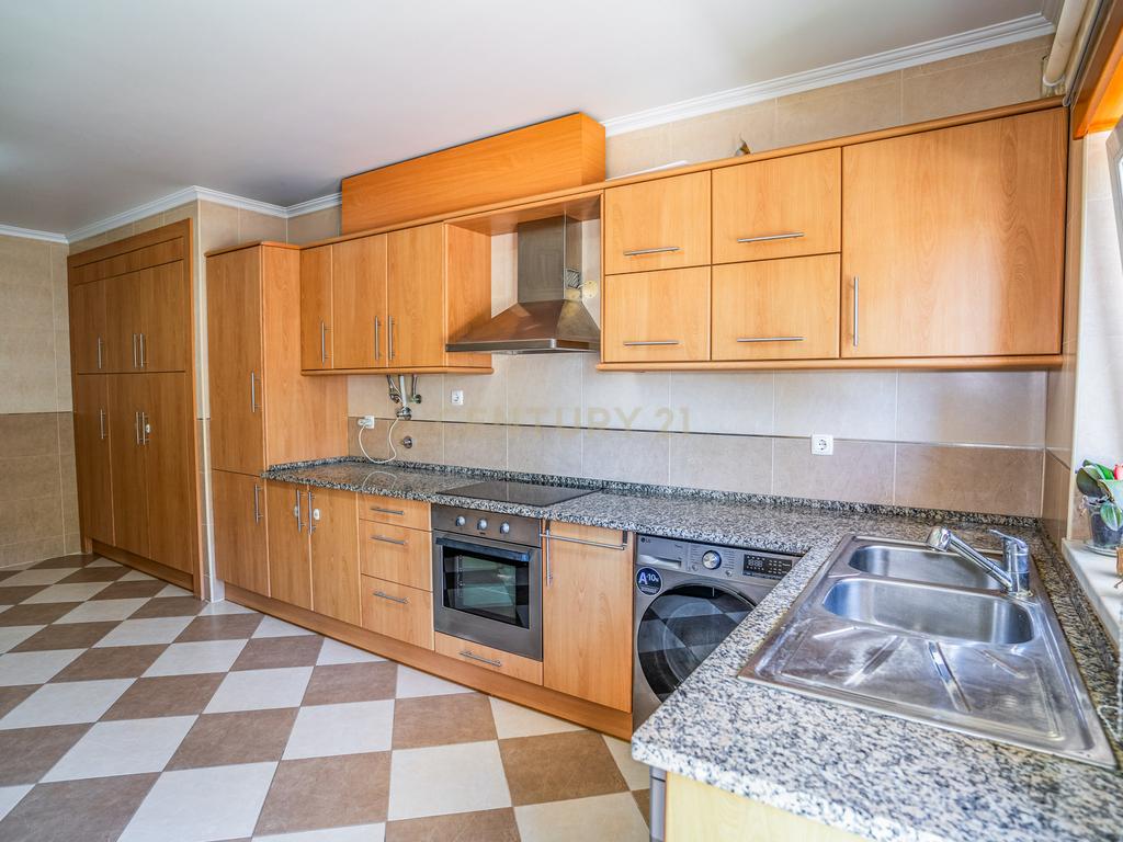 Título : T4 com Garagem Dupla na Cidade Nova – Caldas da Rainha - Image 7