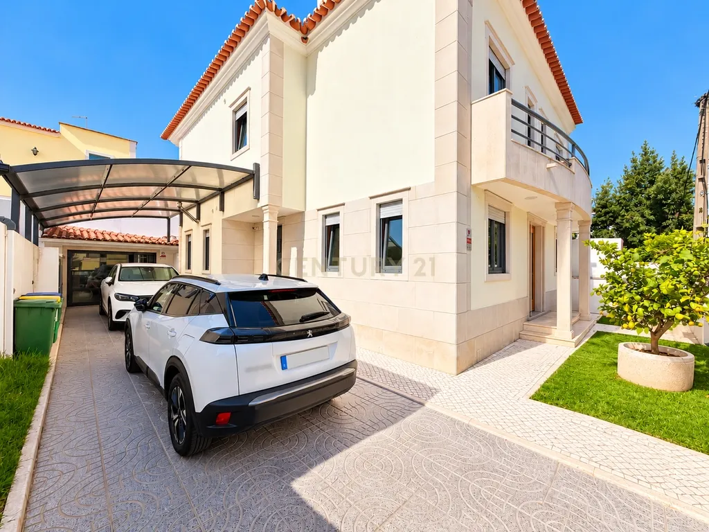 Moradia T4 com Sótão Aproveitado, Garagem e 247 m² de Construção | Santa Iria de Azóia - Image 63