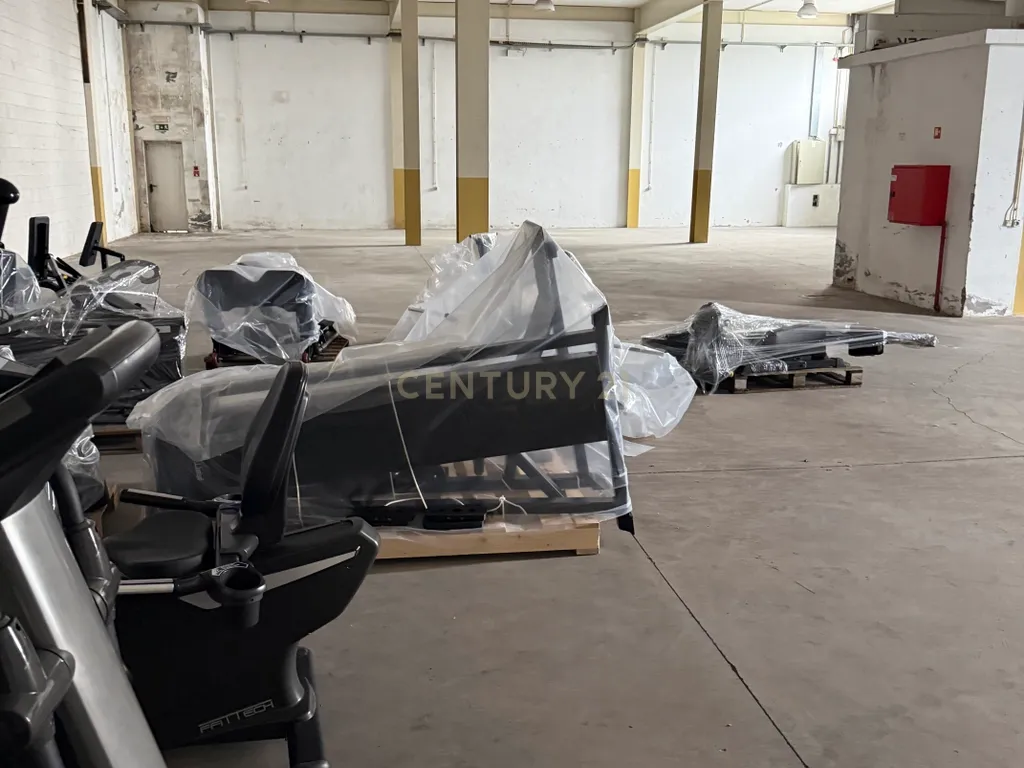 Armazém de 1.000 m² | 2 Pisos | Elevado Potencial de Rentabilidade - Image 9