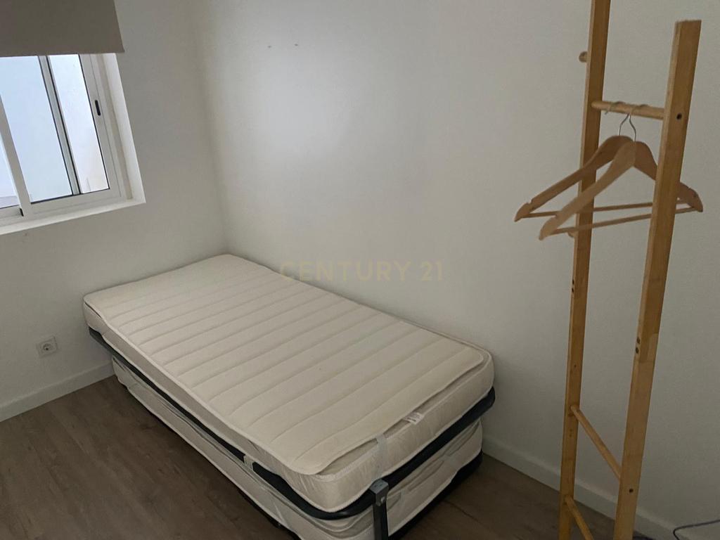 Apartamento em andar de moradia T2 (R/C) - Caeiros Mafra - Image 10