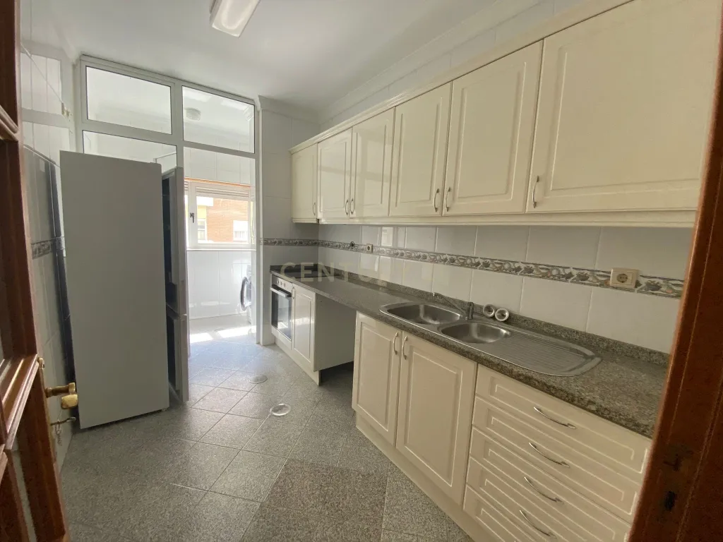 Apartamento T1 com Varanda e Garagem, Águas Santas, Maia - Image 16