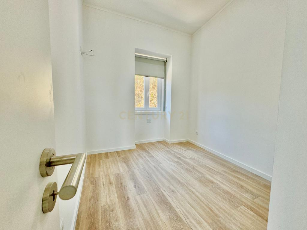 Apartamento 2 Assoalhadas com logradouro, zona histórica de Almada - Image 6