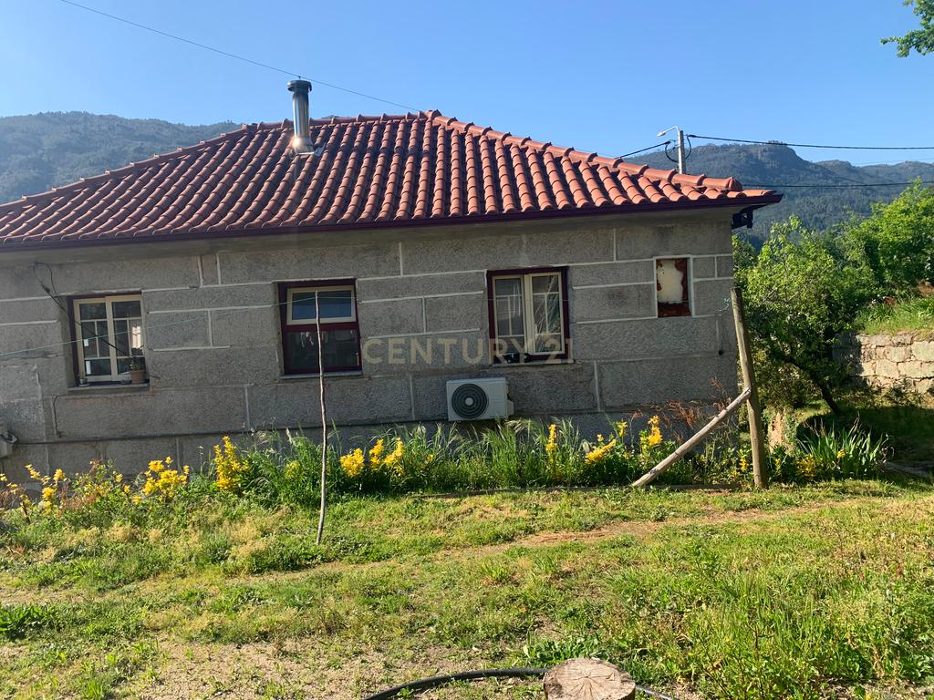  Magnífica Casa com 3 Apartamentos na Vila do Gerês  - Image 4