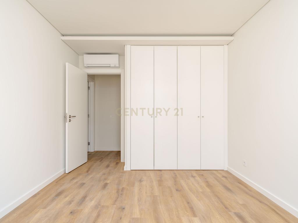 Exclusiva Penthouse T4 inserida num Empreendimento em Almada - Image 19