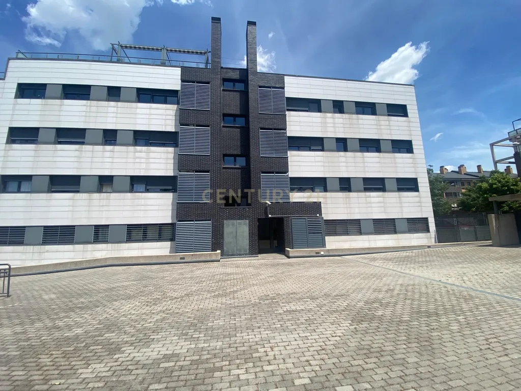 Luxuoso Apartamento com Vista Panorâmica em Madrid - Image 34