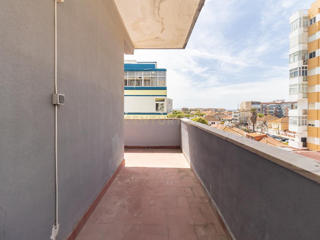 Apartamento T2 para arrendamento no centro da Costa da Caparica - Image 37