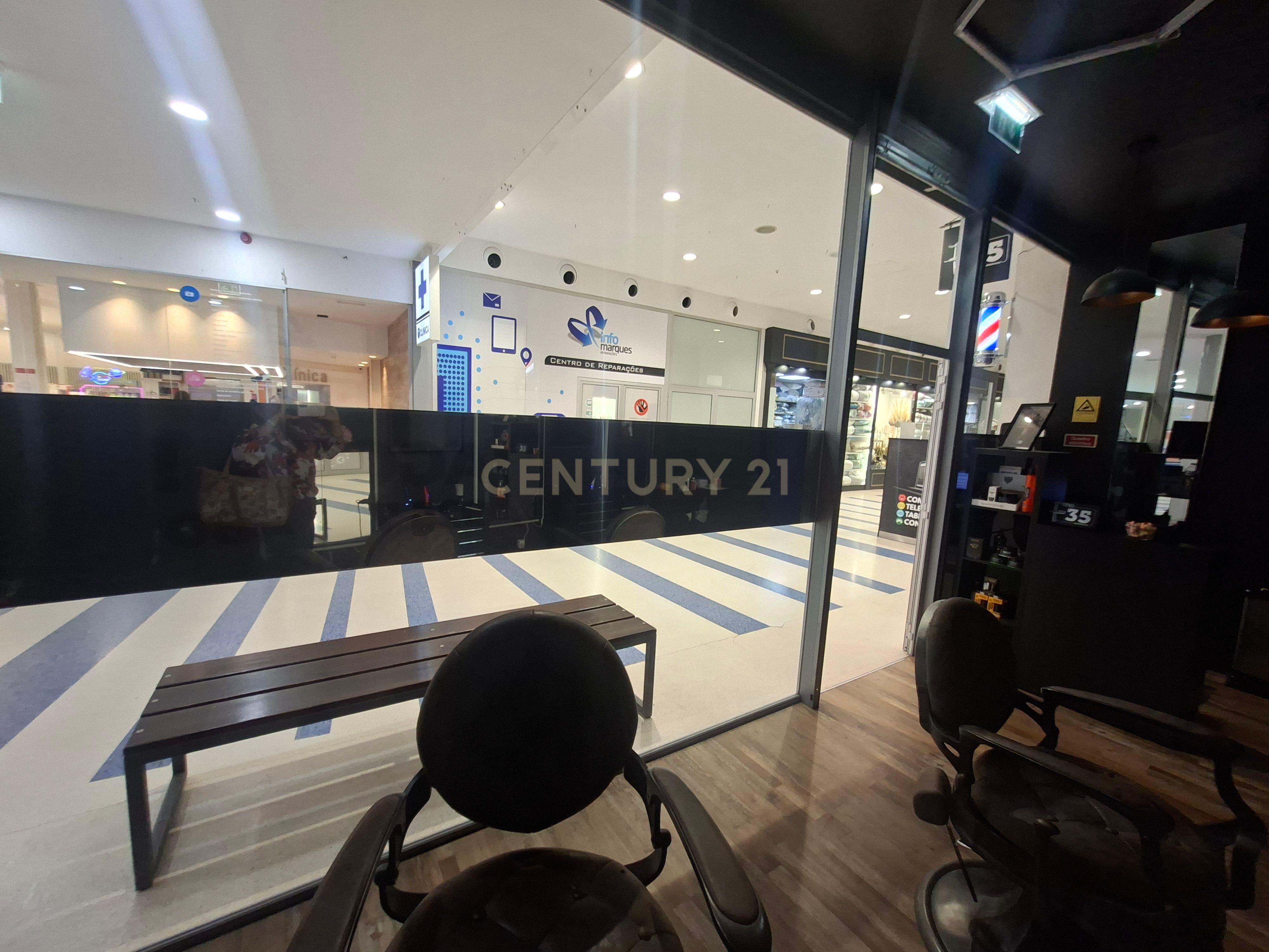 Fotografia 10 de Trespasse de Barbearia em Lordelo - Guimarães
