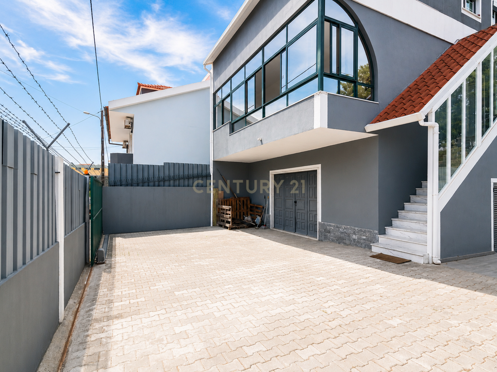 Moradia T4 com piscina e garagem junto às Colinas do Cruzeiro - Image 37