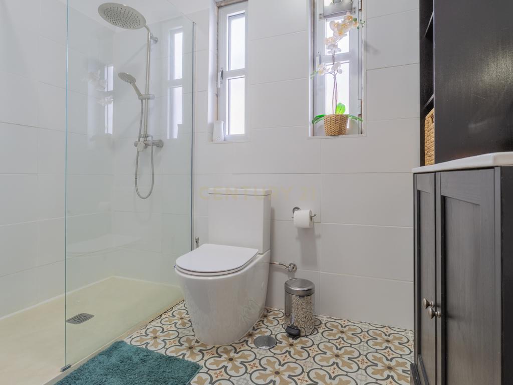 Apartamento Remodelado em Corroios, Seixal T3 + 3, garagem e Terraço - Image 27