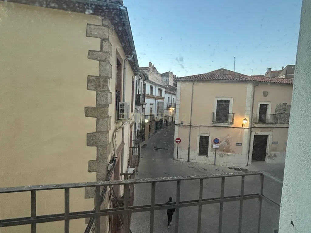 Edifício exclusivo com grande potencial numa das melhores zonas de Trujillo - Image 68