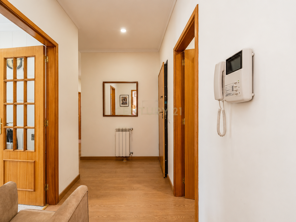 Apartamento T2+1 com Suite, Escritório, Varanda e Garagem | Senhora da Hora - Image 3