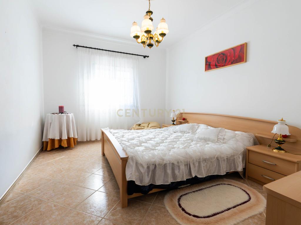 Moradia T4 Mobilada e Equipada com Garagem e Anexo no Bairro do Altinho, Viana do Alentejo - Image 7