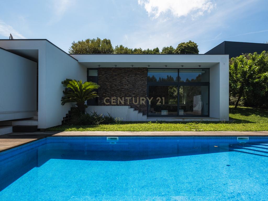Luxuosa Moradia T4 com Piscina e Vista Panorâmica em Lousada - Image 60