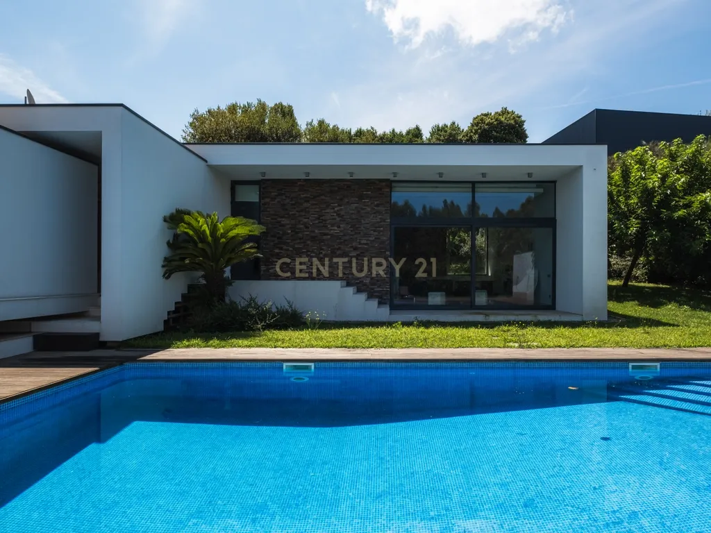Luxuosa Moradia T4 com Piscina e Vista Panorâmica em Lousada - Image 60
