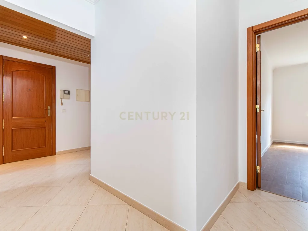 Espaçoso Apartamento T2 Póvoa da Galega com Terraço e Vista Desafogada - Image 25