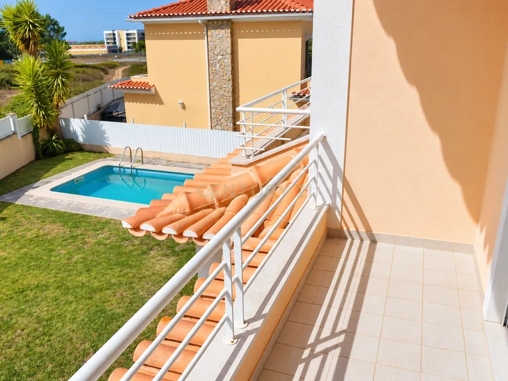 Moradia T4 com Piscina, Espaço Gourmet e Excelente Exposição Solar - Image 11