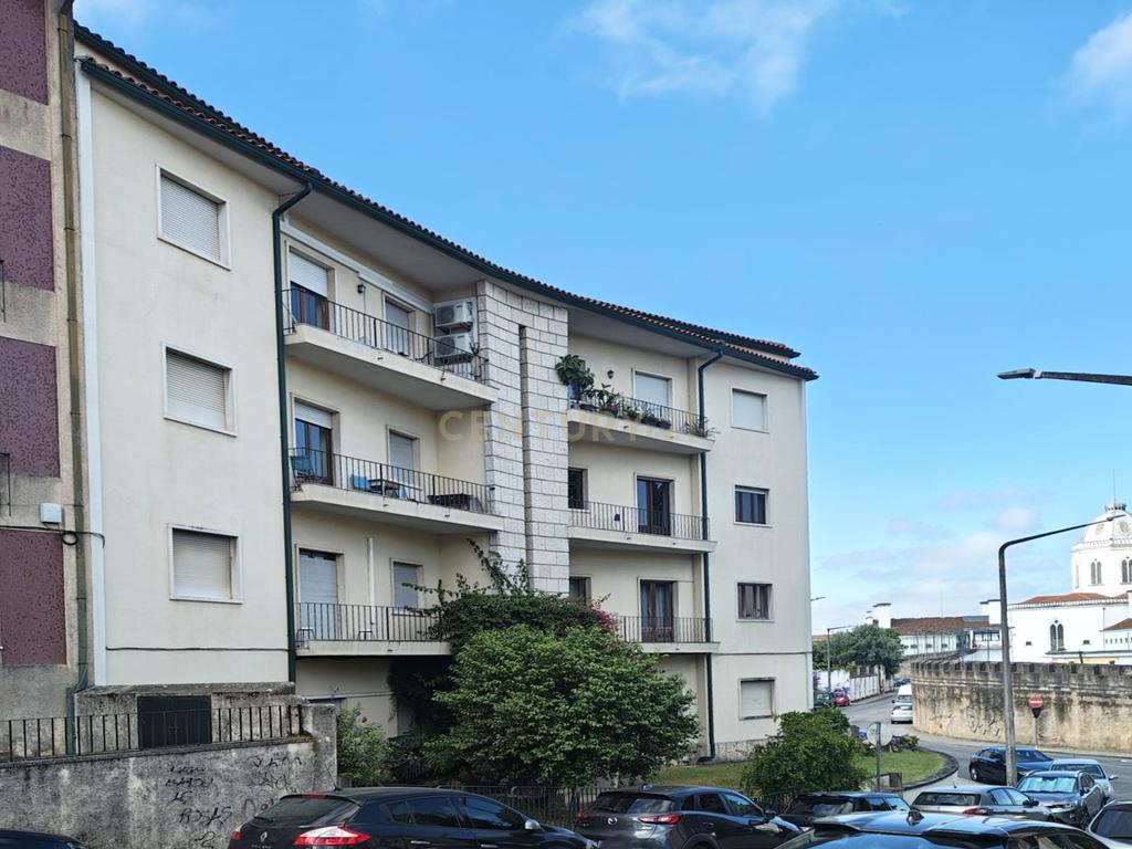 Apartamento T4+1 com Vista Panorâmica em Coimbra - Image 2