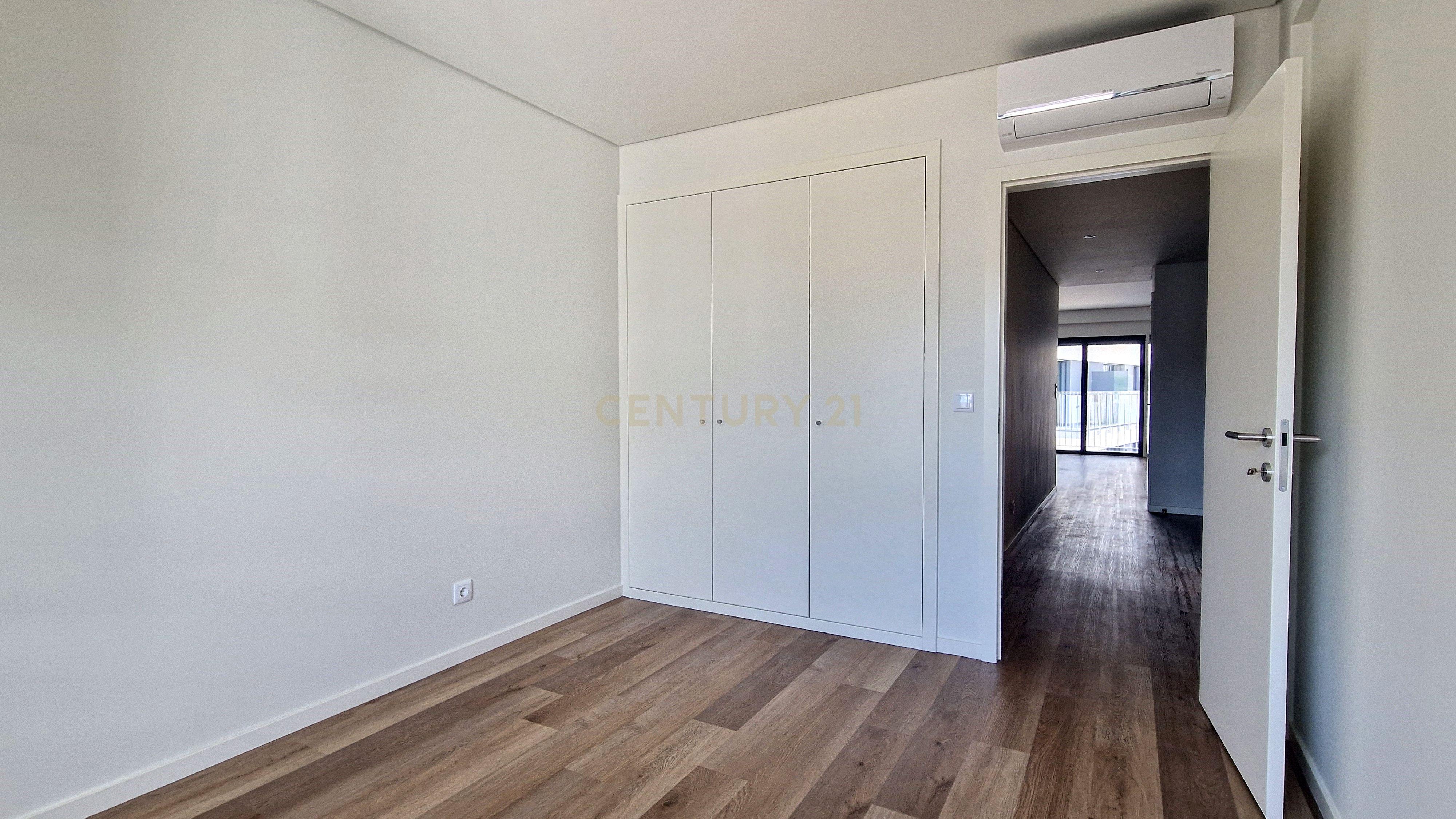 Alta de Lisboa, T3 - NOVO, 3 casas de banho e 2 lugares de garagem - Image 12