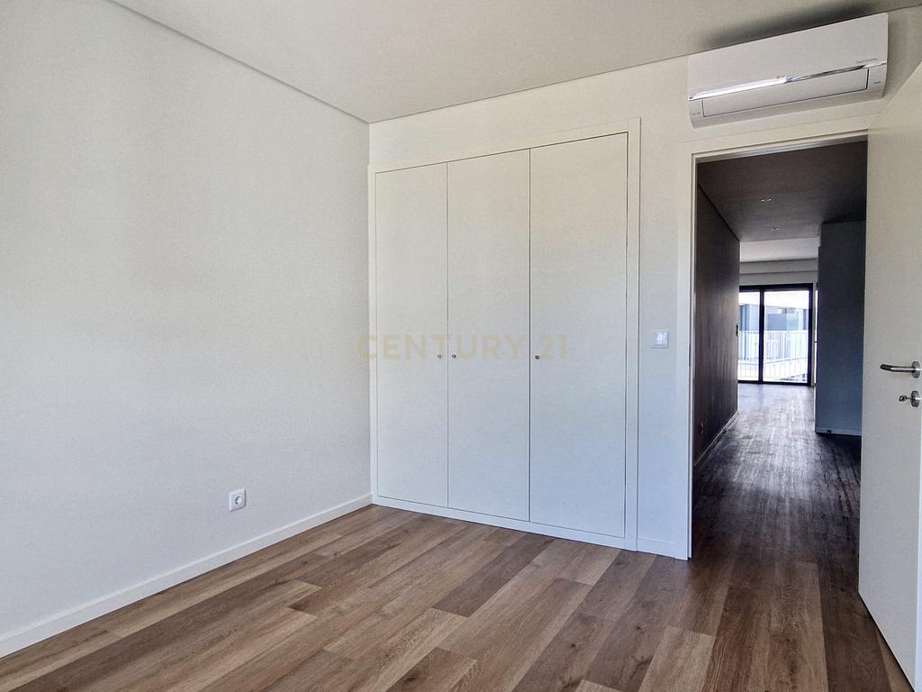 Alta de Lisboa, T3 - NOVO, 3 casas de banho e 2 lugares de garagem - Image 12