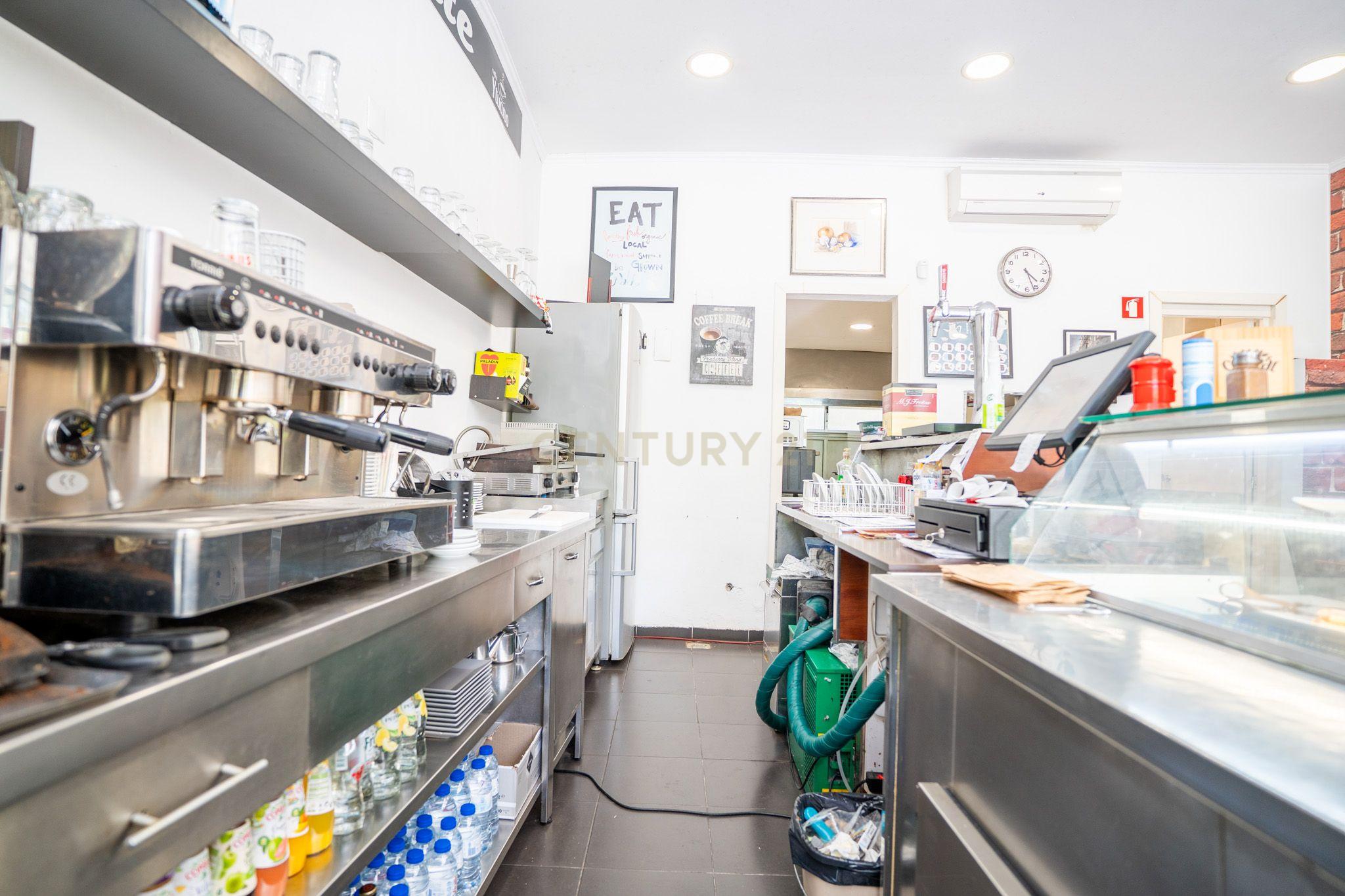 Fotografia 12 de Loja Comercial para Investimento | Estrela | Lisboa