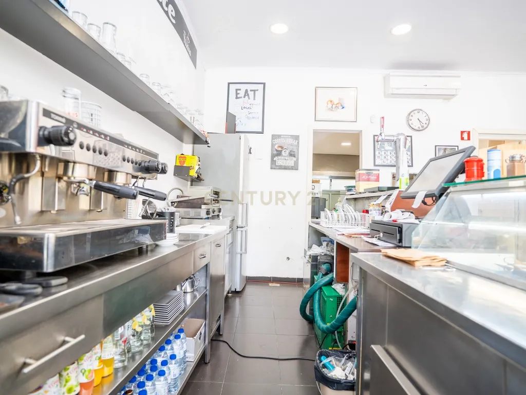 Loja Comercial para Investimento | Estrela | Lisboa - Image 12