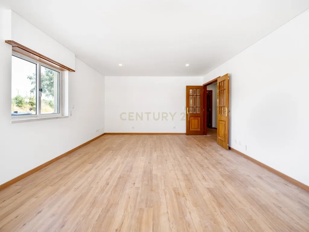 Apartamento T2 Renovado com Terraço de 48 m² e Box para 2 Carros em Carcavelos – a 8 minutos da praia - Image 8