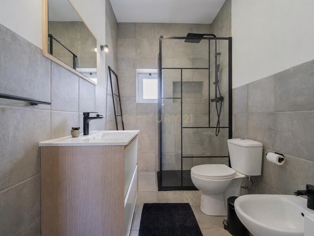 Apartamento T1 com Terraços e Vista Panorâmica em Olhão - Image 16
