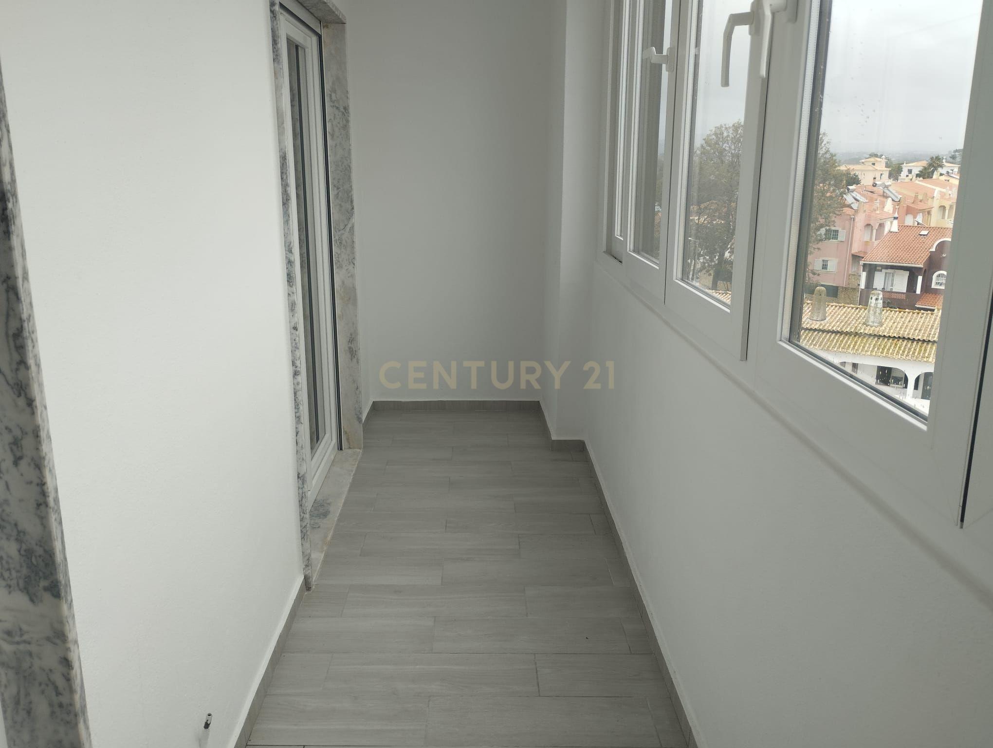 Fotografia 7 de Apartamento T2 em Quarteira